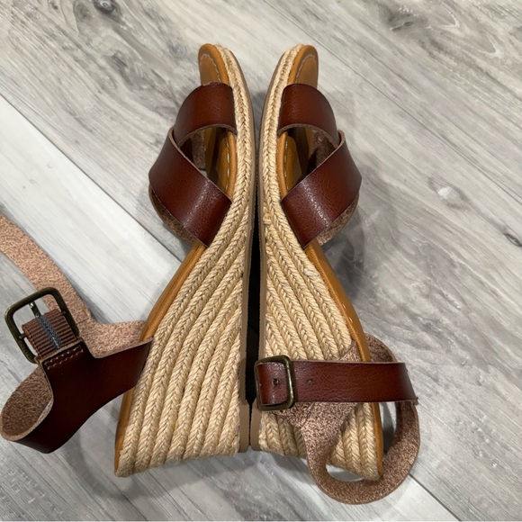 Tan and Brown Women's Sandals wedges - Picture 6 of 9
